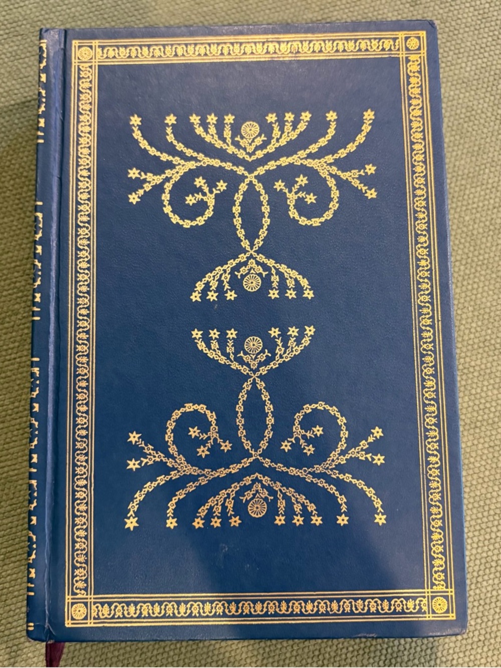 International Collectors Book “Ghosts A Treasury of Chilling Tales Old and New”